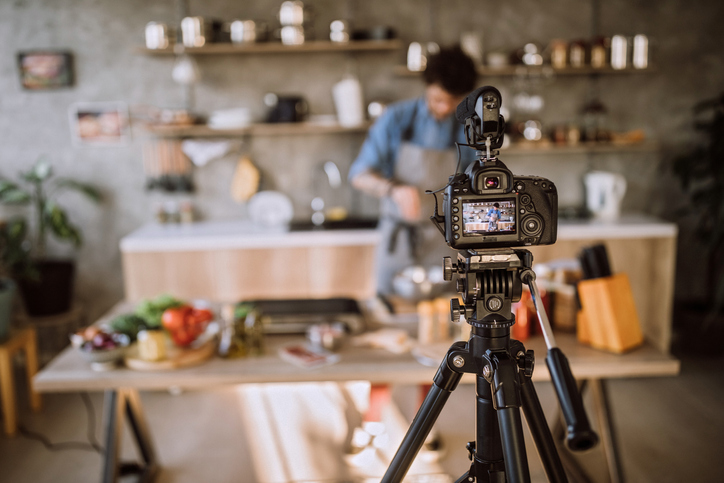 Influencers: Monetización digital o cómo ganarse la vida sin salir de casa