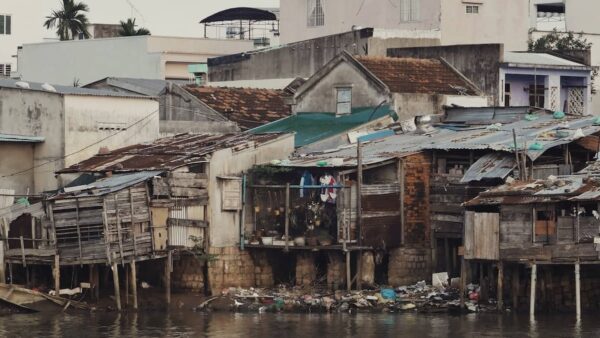 invertir en erradicar pobreza