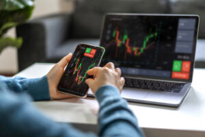 Diferencia entre acciones y ETF: claves para elegir cómo invertir.
